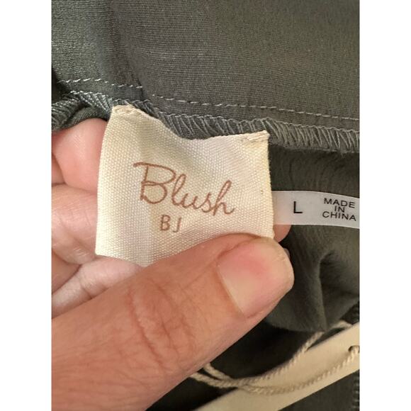 Blush BJ olive green pleated cropped pants size Large - Picture 3 of 12